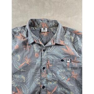 DC Shoes Hawaiian Shirt Mens M Short Sleeve Button Up Tropical Floral Pocket